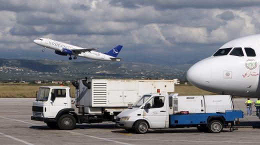 وصول أول رحلة طيران إلى مطار اللاذقية السورى بعد تحويل مسار الرحلات من دمشق