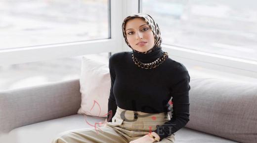 أسلوب لاختيار البلوفر الصوفية عالية الرقبة