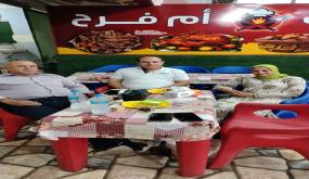 حين تقودك الصدفة إلى “أم فرح”.. حيث تتحول المهنة إلى شغف، والطعام إلى حكاية