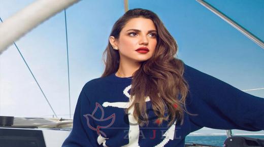 صور ساحرة التقطت لدرة وهي على متن يخت في وسط البحر