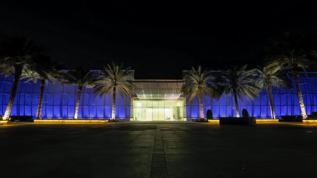 “الثقافة والسياحة” تضيء عددا من معالم إمارة أبوظبي باللون الأزرق في اليوم العالمي للتوحد