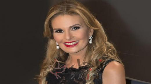 ما هو سبب وضع يسرا خرزة زرقاء