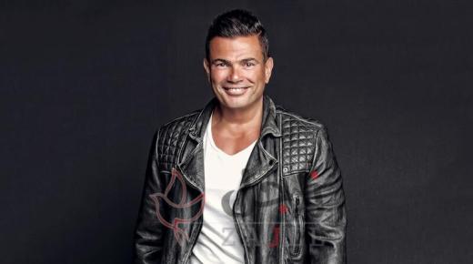 تعرف على هوية الحسناء اليونانية التي ترافق عمرو دياب