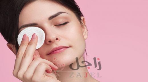 الطريقة الصحيحة لإزالة مكياج العين
