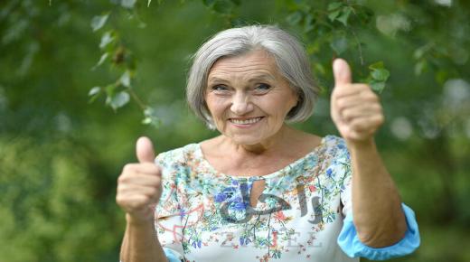 من عمره أطول الرجال ام النساء