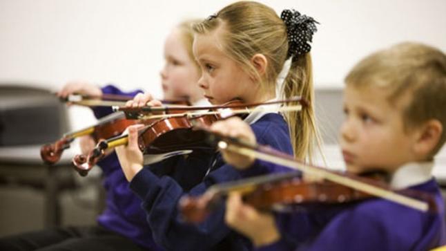 تعليم أطفالكم الموسيقى مهم جداً.. 7 أسباب تؤكد ذلك