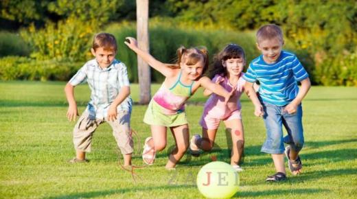 ساعتان من اللعب تحمي طفلك من الاصابة بقصر النظر