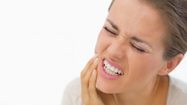 6 وسائل طبيعية للتخلص من آلام الأسنان