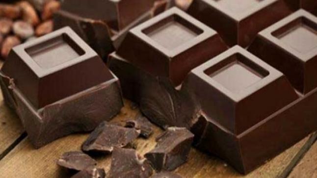 تناول الشوكولاتة الداكنة يحمي من مرض خطير