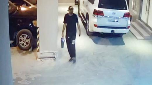 لص آسيوي يسرق منازل بالحد