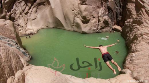 في قلب سيناء.. بحيرة ساحرة تخرج من باطن الجبال