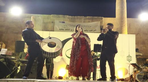 “زين عوض” تضيء المدرج الروماني