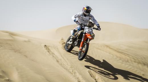 التحضيرات على قدم وساق لعقد جولة حماسية من بطولة كأس العالم للراليات بمشاركة نخبة سائقي السيارات والدراجات النارية في صحراء القدرة