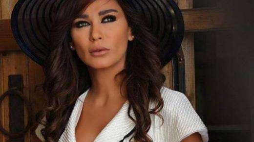 نادين الراسي بعيدة عن ابنها في عيد ميلاده