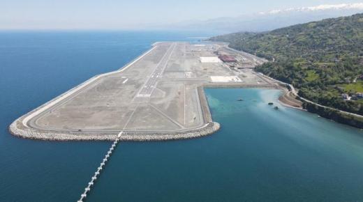 أردوغان يفتتح مطارا عائما..