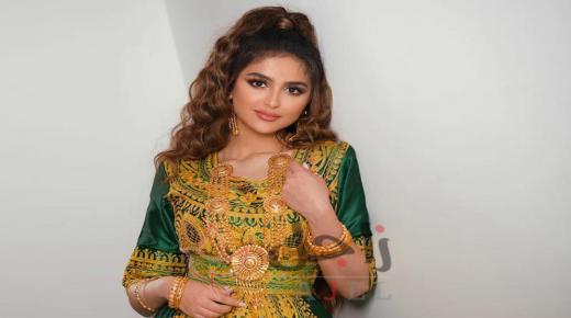 حلا الترك تغني بالزي البحريني التقليدي في العيد الوطني للبحرين