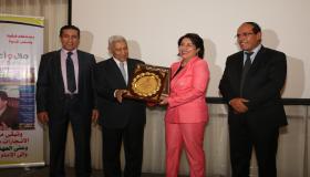 د. أمل نصير تفوز بالدرع المرأة  الأكاديمية  العربية  المتميزة