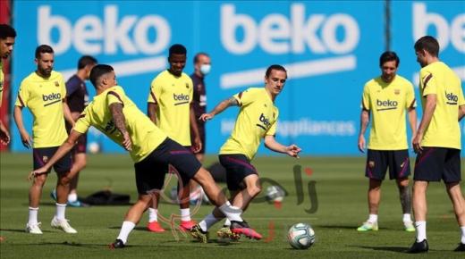 لاعبو برشلونة يخضعون لفحوصات كورونا