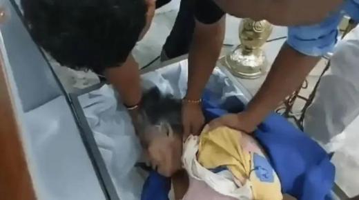 سيدة تستفيق داخل نعش خلال جنازتها