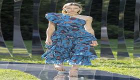 موديلات فساتين باللون الأزرق لصيف 2022