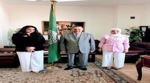 السفير الذوادي يشيد بجهود الشيخة فجر آل خليفة