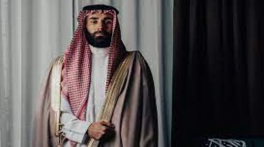 فرنسا.. اليمين المتطرف يهاجم بنزيما بسبب ارتدائه الزي السعودي