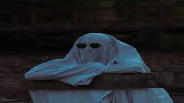 “أحدهم يخنقني ليلاً” – قصص مرعبة يرويها الناس