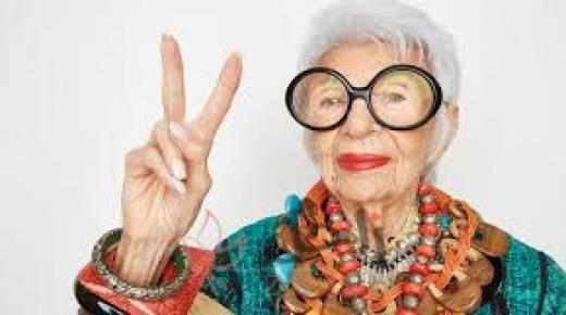 احتفال  ‘إيريس أبفيل’  أكبر عارضة أزياء بعيد ميلادها؟