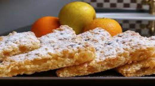 لا حاجة للبيض، ولا للحليب، ولا للخميرة – فطيرة تفاح مذهلة بعجين أقل من الحشوة.