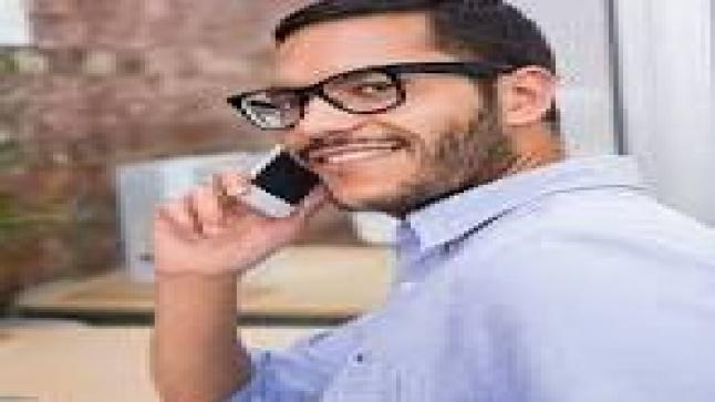 لماذا تتجول في الغرفة عندما تتحدث على الهاتف؟