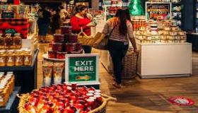 عليك التاكد من قدرتك على القيام بما تراه مناسبا قبل ان تهاجم موظفي المتجر الذين يقومون بعملهم