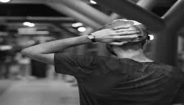 لماذا لا يترك الزوج زوجته، ولكنه لا يسمح لكِ بالرحيل أيضاً؟