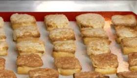 حلوى مصنوعة من الخبز البائت؟ نعم، عندما كنا صغاراً، بدا لنا أنه لا يوجد شيء ألذ من ذلك!