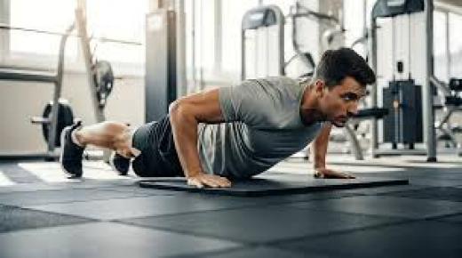 ما هي الكمية التي تحتاجها فعلاً لتناول الطعام لتجنب الموت أثناء التدريب