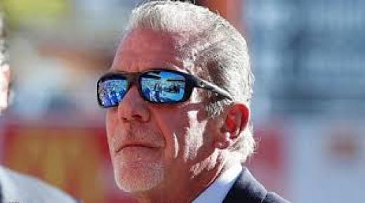 رجل أعمال يشتري طبلة بأكثر من مليوني دولار