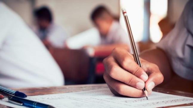 الأردنيون يستعدون للامتحانات المدرسية