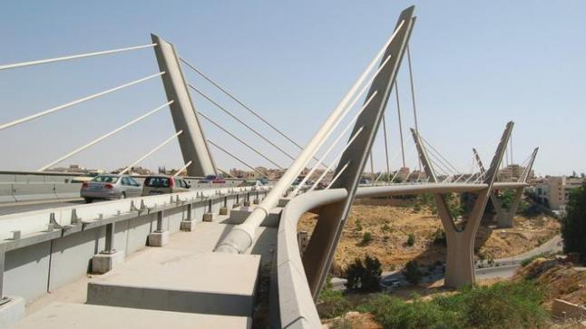 إسرائيلية حاولت إلقاء نفسها من أعلى جسر عبدون