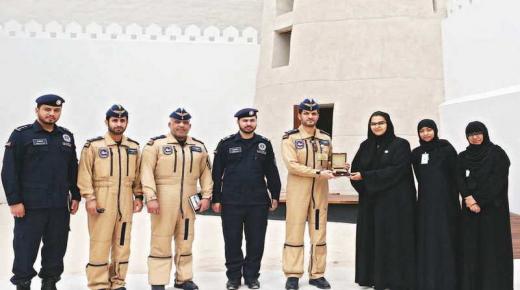 وفد «طيران شرطة أبوظبي» يزور قصر الحصن