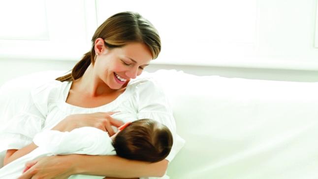الرضاعة الطبيعية تقي الأمهات من خطر أمراض القلب