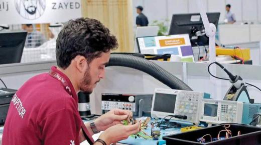 69 برنامجاً على بوابة التعليم الافتراضية يوفرها «أبوظبي التقني»