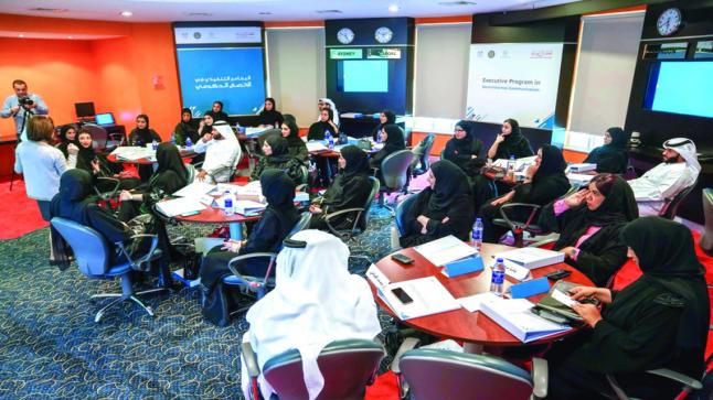 تعزيز مهارات الاتصال الرقمي لـ 30 موظفاً تنفيذياً في دبي
