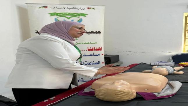 إقامة دورة تدريبية مختصة في الإسعافات الأولية لخدمة المجنمع المحلي من قبل كلية التمريض في جامعة الزيتونة الأردنية