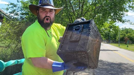 100 ألف دولار في قعر بركة مياه