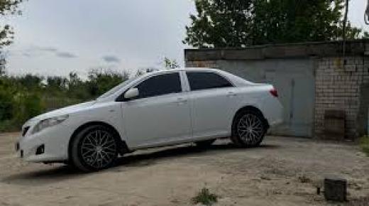 كيفية التعامل بشكل صحيح مع رقائق الصدأ على غطاء المحرك والأبواب