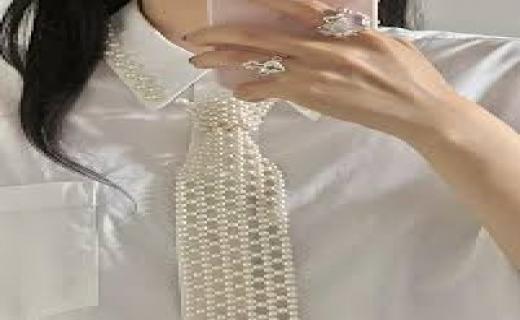 اللؤلؤ يعد متألقًا بين صيحات 2026