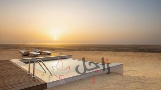 أحواض سباحة وسط الصحراء