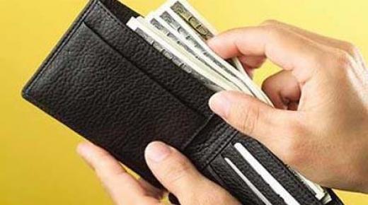 أردني يعيد محفظة تحوي 4 آلاف دولار لأصحابها