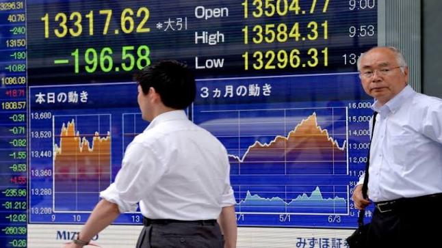 الأسهم اليابانية تتراجع متأثرة بانخفاض وول ستريت