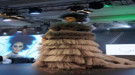 مصممة أزياء تركية تعمل على تصميم ازياءها من البيئة من اجل التوعية بخطر تغير المناخ