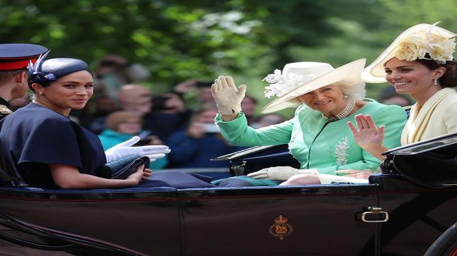 الملكة اليزبيث تجمع العائلة الملكية في ذكرى ميلادها